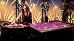 Màn hình cá cược thể thao và casino trực tuyến trên nền tối